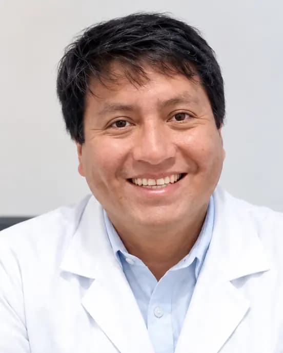 Dr. Daniel Ccolcca, médico reumatólogo